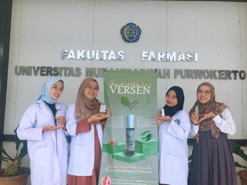 Tim Mahasiswa Fakultas Farmasi, Universitas Muhammadiyah Purwokerto (UMP) yang menciptakan inovasi Jamu Oles Ekstrak Daun Kersen Sebagai Terapi Antiseptik, Antiinflamasi, Serta Pemudar Bekas Luka. 