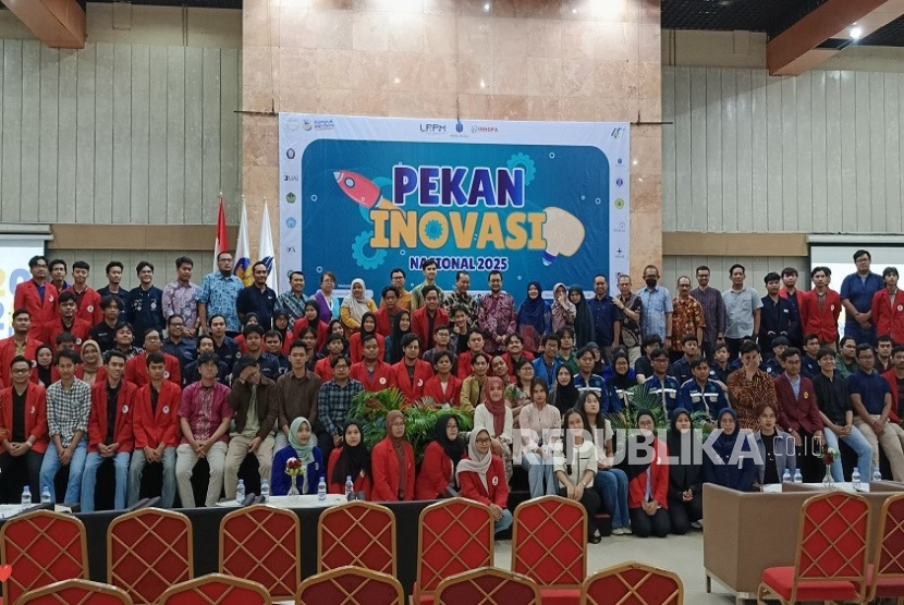  Tim mahasiswa UNM sukses meraih Silver Medal dalam Lomba Inovasi Nasional Tahun 2025 yang diselenggarakan oleh Universitas Mercu Buana pada 20–21 Mei 2025.