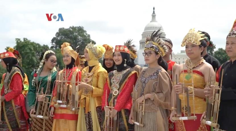 Tim Muhibah Angklung dari Bandung, Jawa Barat