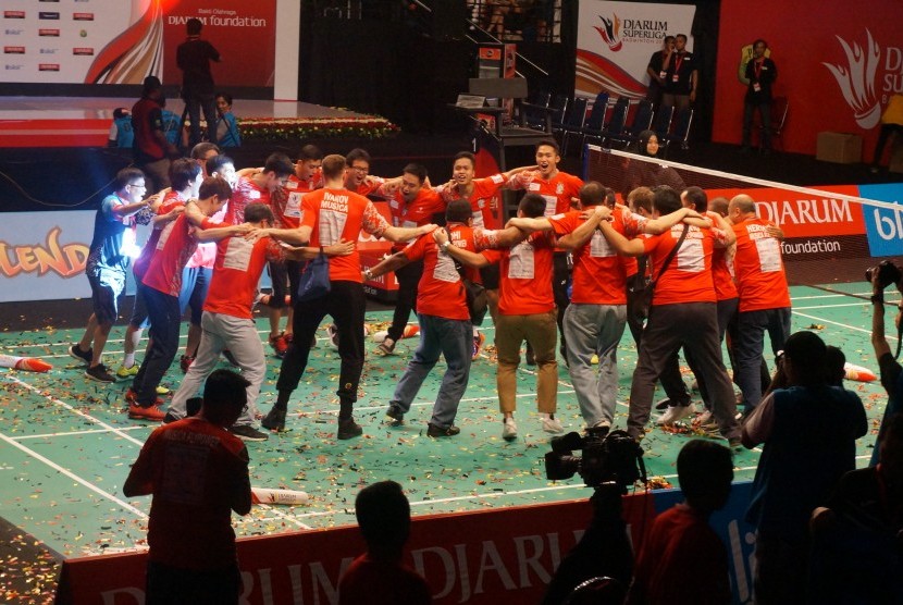 Tim Musica Champions melupakan kegembiraannya setelah mengalahkan PB Djarum Kudus di babak final dengan 3-2 sekaligus menjadi juara Djarum Superliga 2017 dan merupakan keempat kalinya secara beruntun, di Stadion DBL Arena Surabaya, Ahad (26/2).