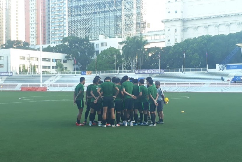 Tim Nasional U-22 Indonesia berlatih di Rizal Memorial Stadium, Metro Manila, Filipina, Senin (9/12).