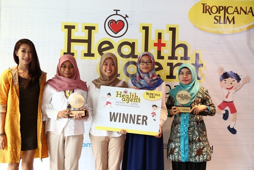 Tim Nutriction dari Yogyakarta meraih juara pertama Health Agent Award 2016.
