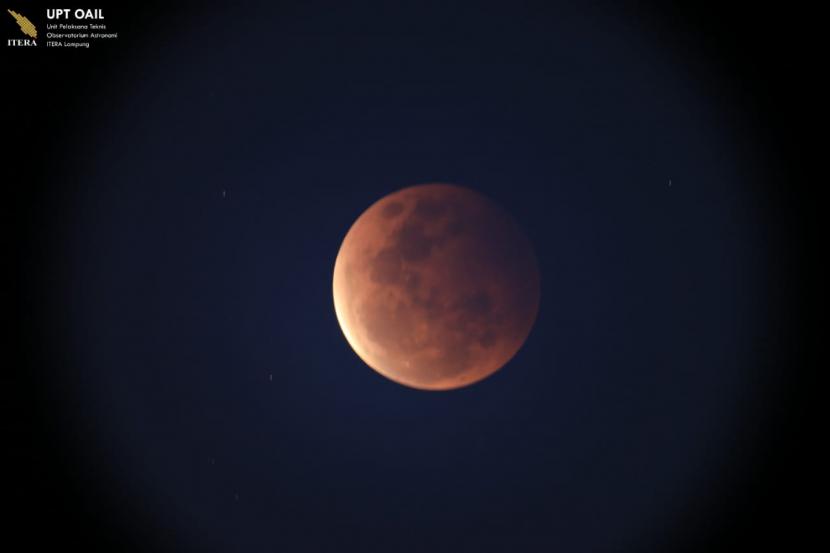 Tim Observatorium Astronomi Institut Teknologi Sumatera Lampungn berhasil merekam gerhana bulan total di Bandar Lampung, Rabu (26/5) malam.