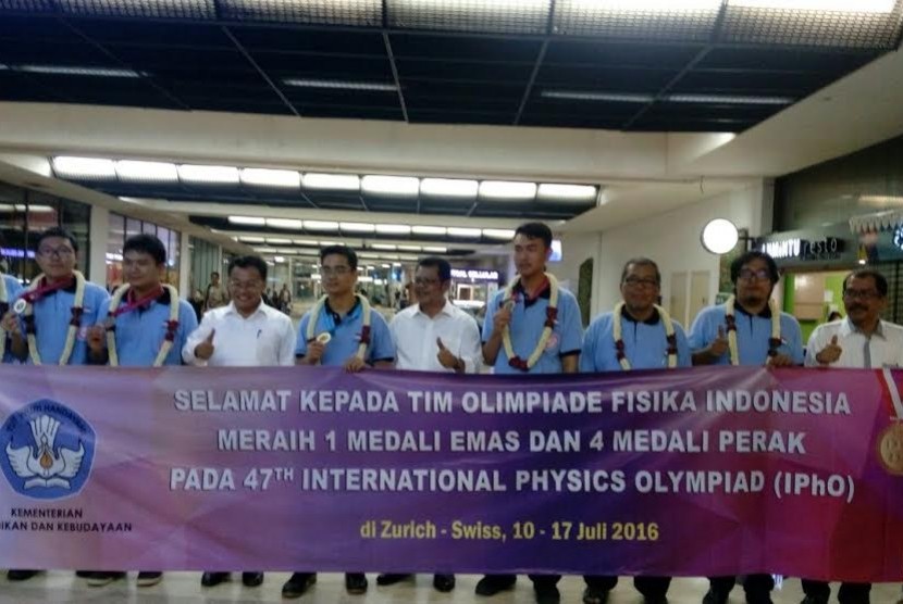 Tim olimpiade asal Indonesia usai berlaga di Zurich, Swiss.