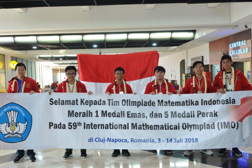 Tim Olimpiade Matematika Indonesia Sekolah Menengah Atas (SMA) yang berhasil menyabet satu medali emas dan lima perak dan menghantarkan Indonesia masuk peringkat 10 dunia dari 106 negara yang berkompetisi, di kejuaraan International Mathematical Olympiad (IMO) ke-59 di Cluj-Napoca, Rumania. 