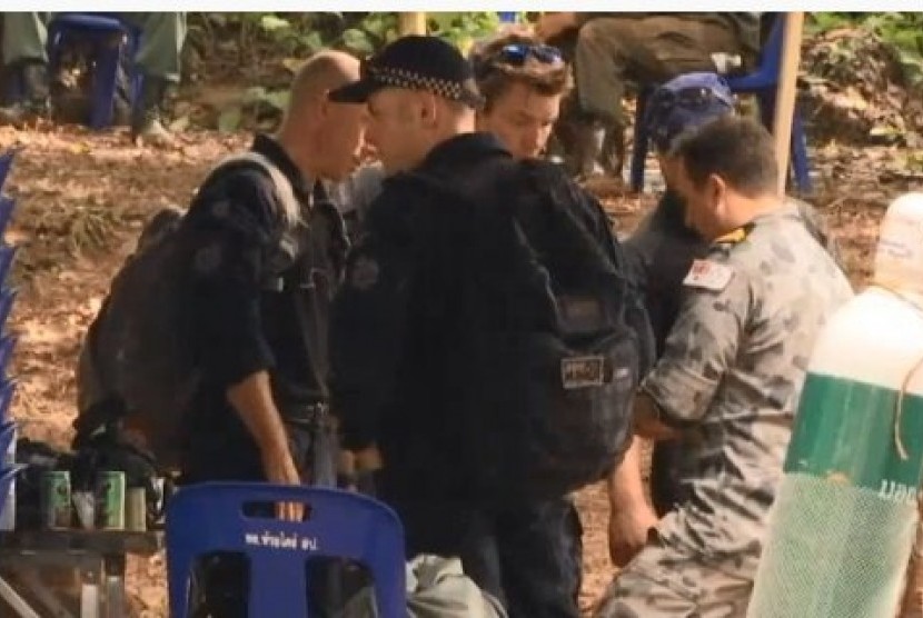 Tim pakar SAR AFP tiba di Thailand untuk membantu mencari tim sepak bola remaja putera Thailand yang hilang selama sepekan di sebuah gua.