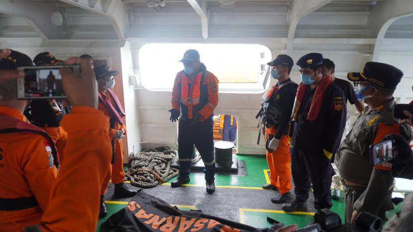 Tim patroli laut Bea Cukai dari Pangkalan Sarana Operasi Bea Cukai Tanjung Priok melakukan pencarian terhadap pesawat Sriwijaya Air SJ 182 tujuan Jakarta-Pontianak yang hilang kontak di sekitaran perairan Kepulauan Seribu pada Sabtu (9/1).