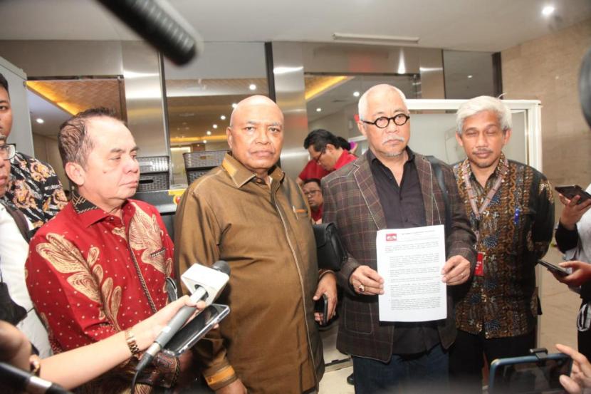 Tim Pembela Demokrasi Indonesia (TPDI) mendatangi Bareskrim Polri untuk melaporkan dugaan pelanggaran terkait dengan tahapan proses dan hasil Pemilu 2024, Jumat (1/3/2024).