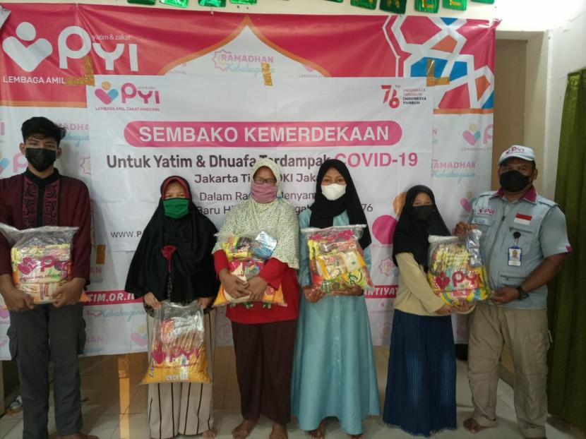 Tim Pemberdayaan Panti Yatim Indonesia (PYI), melanjutkan kembali penyaluran bantuan sosial (Bansos) kemerdekaan untuk anak yatim dan dhuafa terdampak Covid-19, ke Kota Jakarta pada Senin, (23/8).