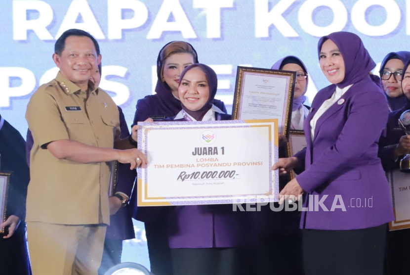 Tim Pembina Pos Pelayanan Terpadu (Posyandu) Provinsi Kalimantan Selatan (Kalsel) dinobatkan sebagai terbaik nasional dalam mengintegrasikan 6 Standar Pelayanan Minimal (SPM) ke dalam Posyandu.