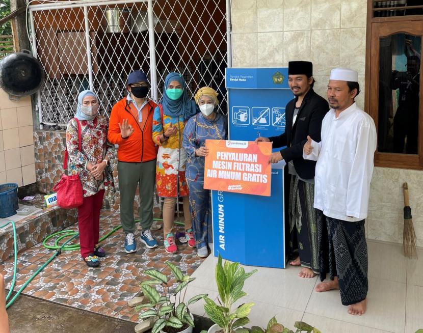  Tim Penderma.id mengunjungi Pondok Pesantren Sirojul Huda di Bogor untuk memasang Mesin Filtrasi Air Minum, pada Ahad (27/12). 