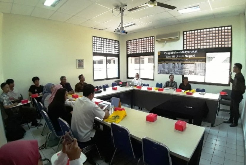 tim peneliti dari Sekolah Kajian Stratejik dan Global (SKSG) Universitas Indonesia (UI) sedang berdialog dengan stakeholder apertemen. 