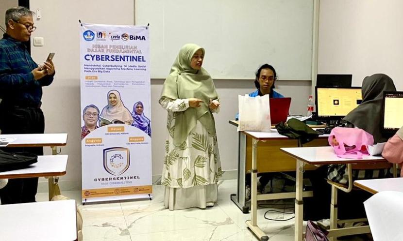 Tim peneliti dosen Universitas Nusa Mandiri (UNM) yang diketuai oleh Siti Ernawati, bersama anggota tim yaitu Frieyadie dan Eka Rini Yulia menyelenggarakan kegiatan sosialisasi aplikasi Cybersentinel. 