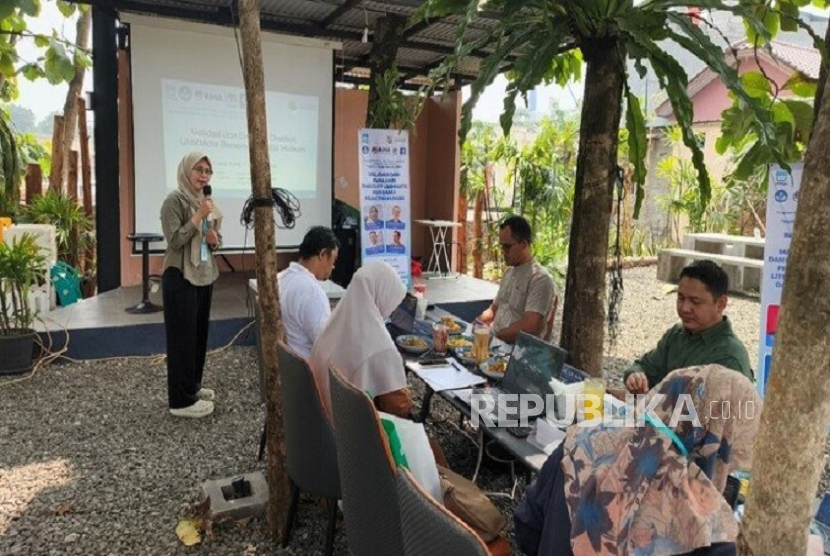 Tim peneliti yang bernaung di bawah UNM, melakukan validasi chatbot UMKMate bersama praktisi hukum dan notaris. 