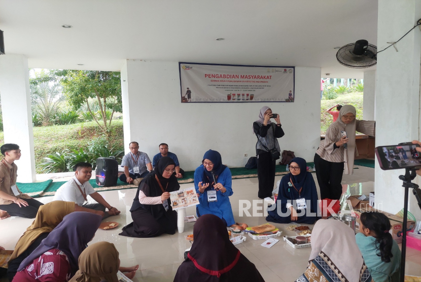 Tim Farmasi UI Buat Pendampingan Membuat Bumbu Dapur dan Jamu untuk Masyarakat Baduy