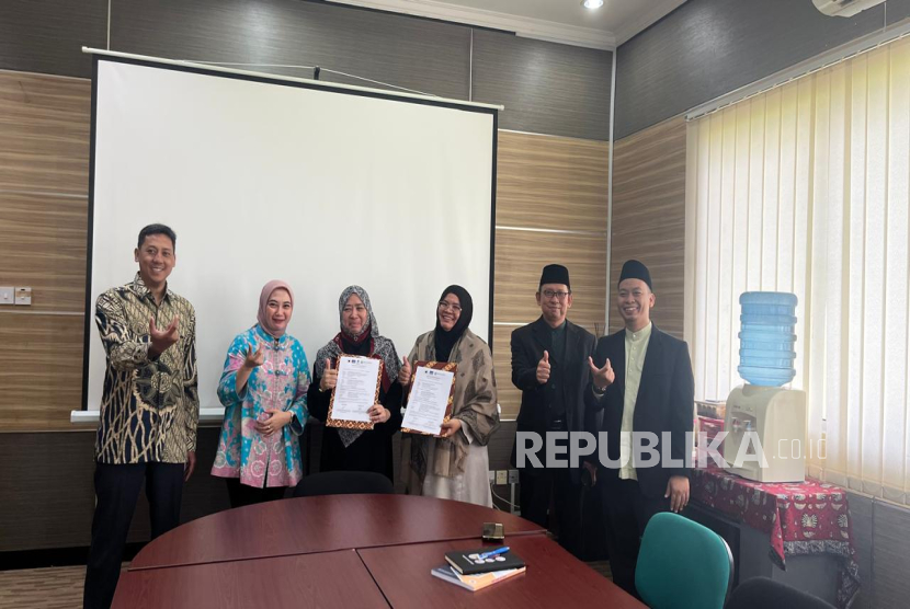 Tim Pengabdi Universitas Islam Bandung (Unisba) bekerja sama dengan Universiti Islam Sultan Sharif Ali (Unissa) Brunei Darussalam