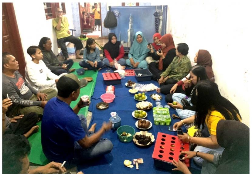 Tim pengabdian dosen Universitas Merdeka (Unmer) Malang mengadakan pelatihan tentang teknologi hidroponik di Desa Kapi, Kecamatan Kunjang, Kabupaten Kediri, Jawa Timur (Jatim). 
