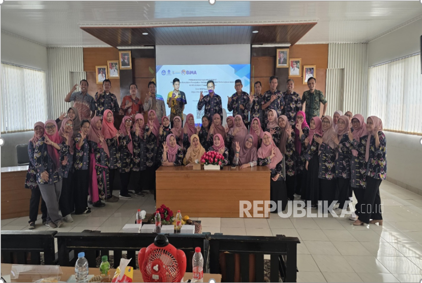Tim Pengabdian kepada Masyarakat FKIP-UT memberikan pelatihan untuk mewujudkan rintisan sekolah inklusi di SMAN 3 Tangerang Selatan. 