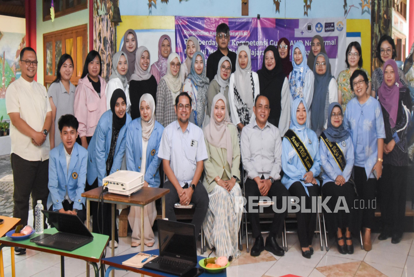 Tim Pengabdian Kepada Masyarakat (PKM) Universitas Islam Bandung (UNISBA) menyelenggarakan workshop Pemberdayaan Kompetensi Guru PAUD Non Formal Melalui Media Pembelajaran Digital Berbasis Artificial Intelligence.