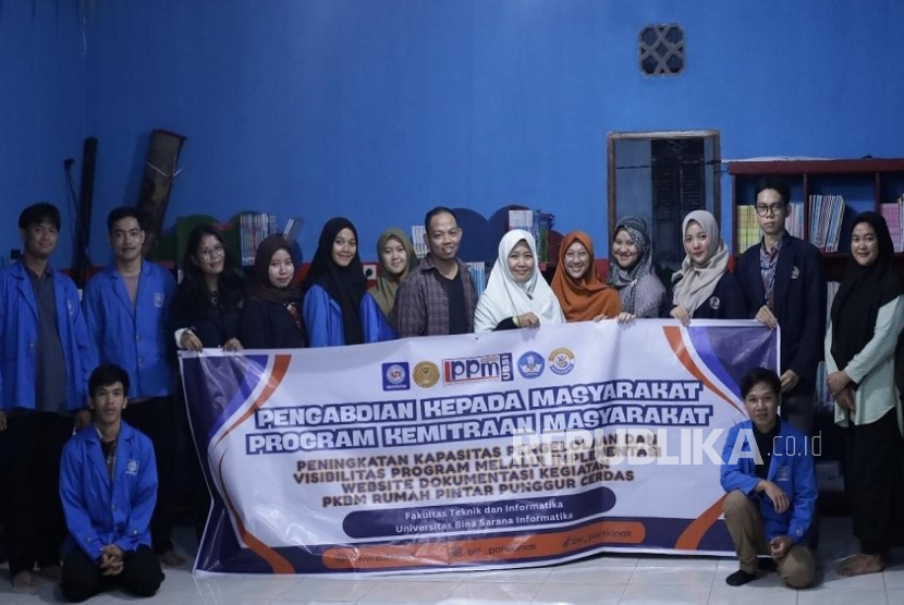 Tim pengabdian kepada masyarakat UBSI melaksanakan peningkatan kapasitas pengelolaan dan visibilitas program melalui implementasi website dokumentasi kegiatan di PKBM Rumah Pintar Punggur Cerdas, Desa Punggur Kecil, Kecamatan Sungai Kakap, Kabupaten Kubu Raya, Kalimantan Barat, pada Rabu (17/9/2025).