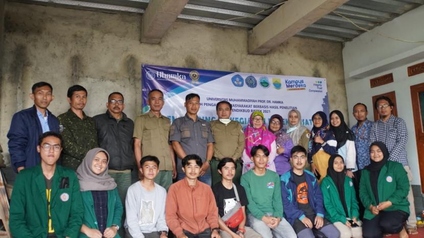  Tim pengabdian kepada masyarakat Uhamka) melaksanakan pendampingan kegiatan eduekowisata terhadap masyarakat Kampung Tabrik, Desa Gekbrong, Cianjur, Jawa Barat. 
