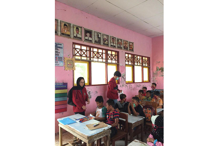 Tim Pengabdian Masyarakat oleh Mahasiswa (PMM) Universitas Muhammadiyah Malang (UMM) melakukan penyuluhan kesehatan secara rutin di Sekolah Dasar (SD) Desa Prancak Madura sejak Desember 2020.