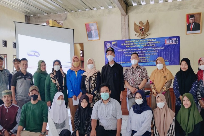 Tim pengabdian masyarakat Universitas BSI (Bina Sarana Informatika) kampus Tasikmalaya, dengan melakukan pelatihan di Bumdes Bagja Waluya, Desa Sumberjaya, Ciamis, Jawa Barat.