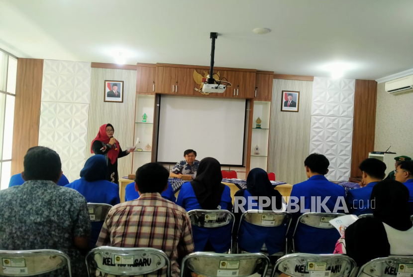 Tim pengabdian Universitas Islam Indonesia (UII) yang terdiri dari kolaborasi dosen dan mahasiswa menginisiasi Gerakan Tiga Pilar di Kalurahan Kotabaru, Kota Yogyakarta. Program ini mendapatkan dukungan pendanaan dari Kemendiktisaintek Berdampak serta difasilitasi oleh Direktorat Penelitian dan Pengabdian kepada Masyarakat (DPPM) UII.  