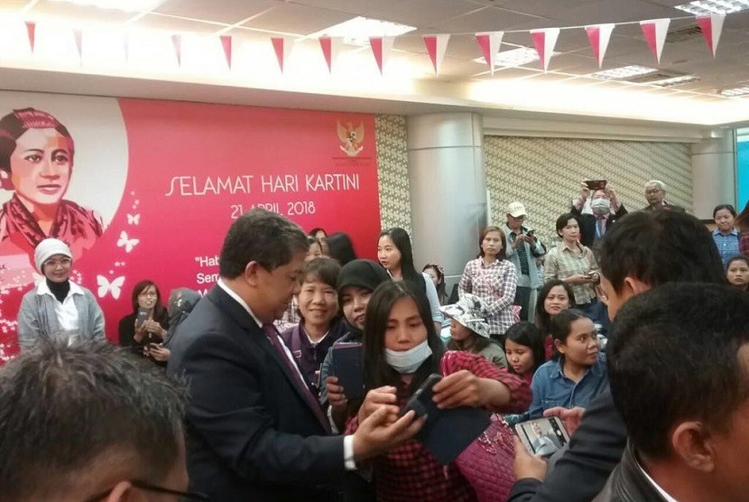 Tim Pengawas Tenaga Kerja Indonesia (Timwas TKI) DPR RI yang dipimpin Wakil Ketua DPR RI Koordinator bidang Kesejahteraan Rakyat (Korkesra), Fahri Hamzah, bertemu pekerja migran Indonesia di Taiwan.