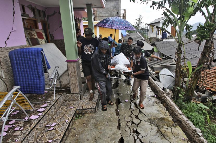 AP II Berangkatkan Tim Satgas Bencana Bantu Penanggulangan Gempa Cianjur