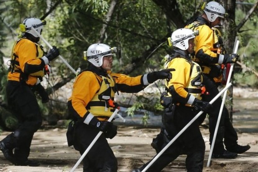 Tim penyelamat masih mencari ratusan orang yang hilang karena banjir di Colorado, AS