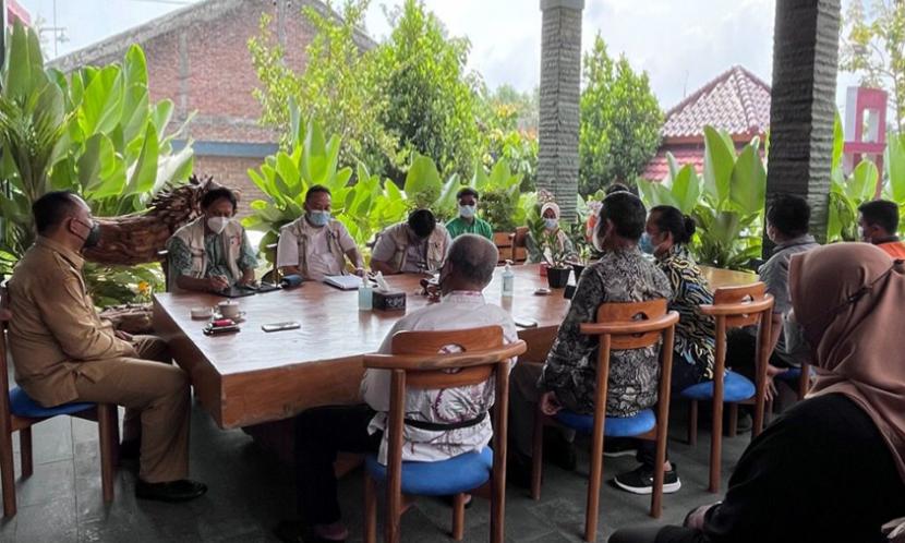 Tim periset Institut Teknologi dan Bisnis Bank Rakyat Indonesia (BRI Institute) melakukan audiensi dengan Bupati Ngawi dan jajaran Dinas Ketahanan Pangan dan Pertanian Ngawi.