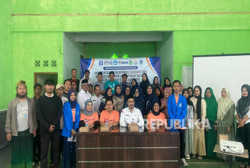 Tim PKM dari Universitas Bina Sarana Informatika (UBSI) Kampus Tasikmalaya melaksanakan kegiatan sosialisasi bertema Implementasi Sistem Informasi Geografis (SIG) Berbasis Partisipatif untuk Penguatan Tata Kelola Wilayah, Selasa (30/7/2025) di Desa Kaputihan, Kecamatan Jatiwaras, Kabupaten Tasikmalaya.