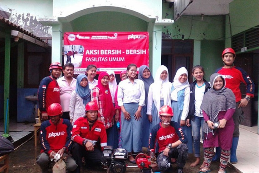 Tim PKPU bersama pelajar dan guru