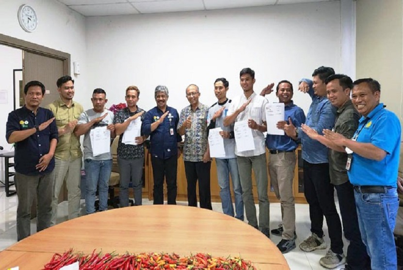 Tim PPIU Jawa Timur yang dipimpin Project Manager YESS, Acep Hariri menghadiri penandatanganan Kontrak Kerja sama antara mentor dan Penerima Manfaat Program YESS dengan Paskomnas di Tangerang, Banten pada Jumat (16/12).