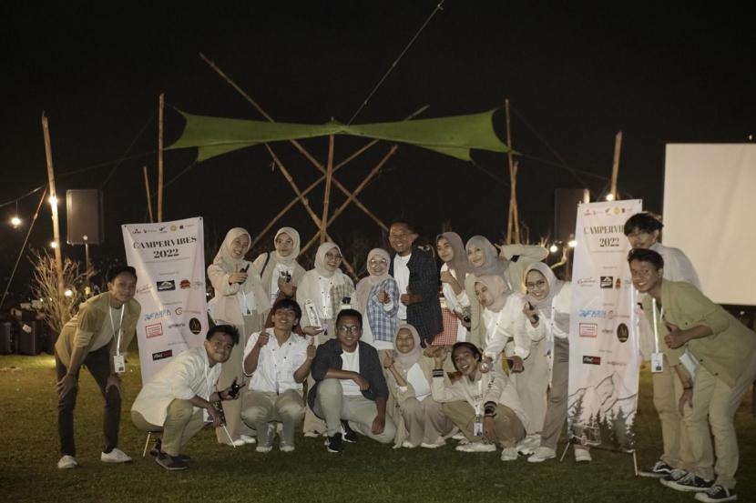 Tim praktikum mahasiswa Ilmu Komunikasi Universitas Muhammadiyah Malang (UMM) sukses meluncurkan acara spot trip baru yakni Campervan Malang di Camping Ground Kusuma Agrowisata, Kota Batu, beberapa waktu lalu.