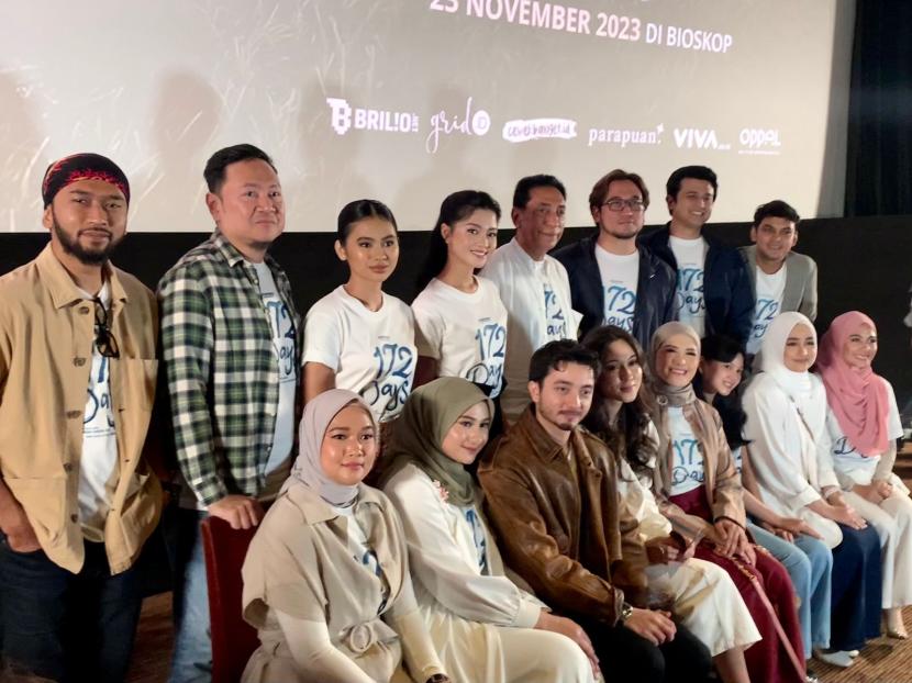 Tim produksi film 172 Days dalam press screening di XXI Epicentrum Jakarta, Kamis (16/11/2023). 
