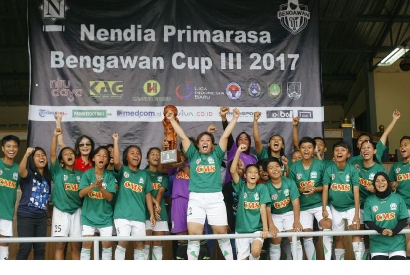 Tim PSW Mataram merayakan gelar juara Bengawan Cup, Jumat (22/12).