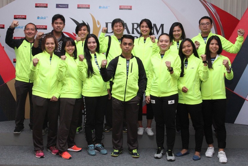 Tim putri Berkat Abadi Banjarmasin dalam turnamen Djarum Superliga Badminton 2017.