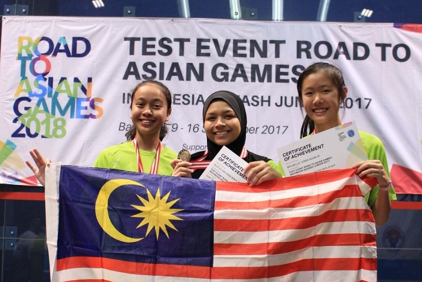 Tim putri Malaysia meraih emas pada kejuaraan Indonesia Squash Junior 2017 yang juga merupakan test event Asian Games 2018.
