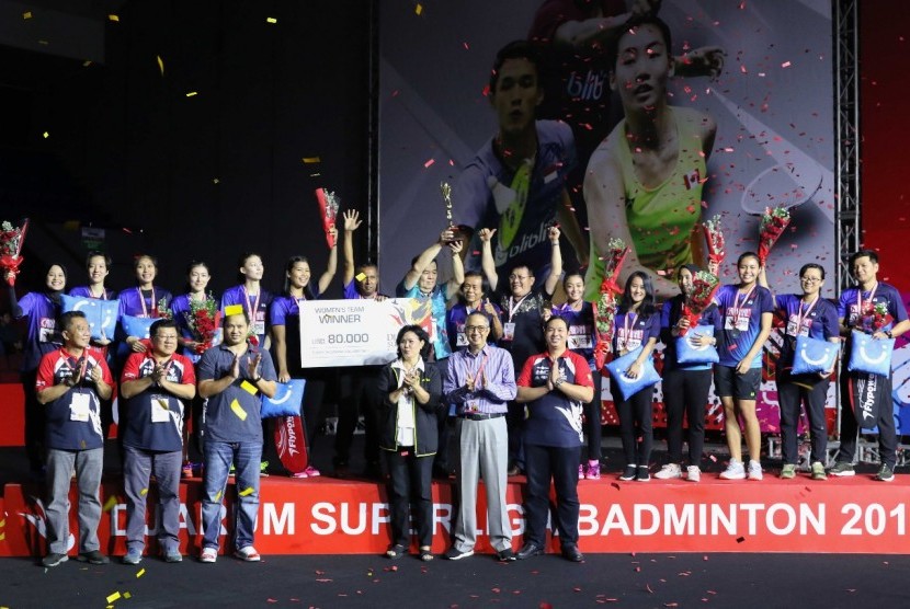 Tim putri PB Mutiara Cardinal Bandung saat mempertahankan gelar juara di Djarum Superliga Badminton 2019, Ahad (23/2).