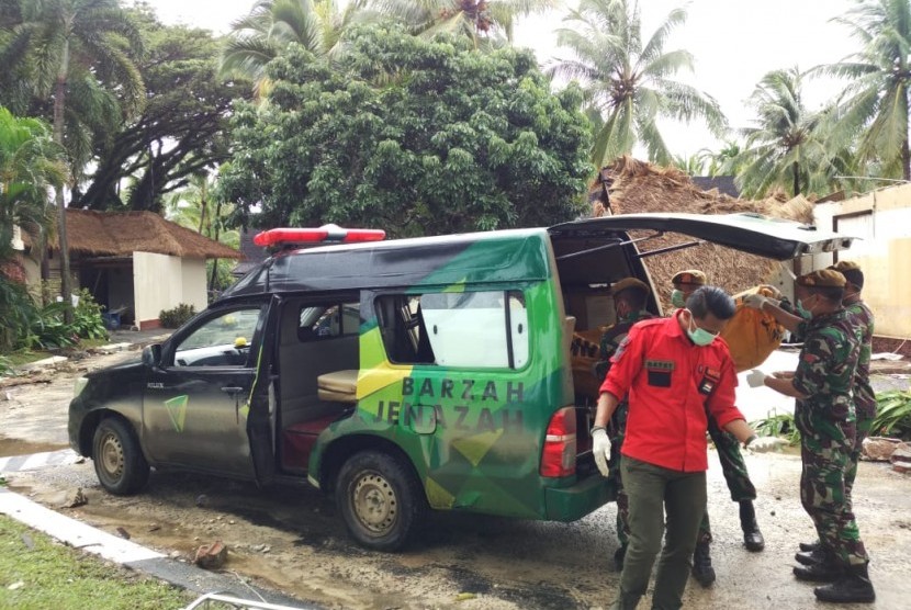 Tim Relawan Dompet Dhuafa bantu korban tsunami Banten