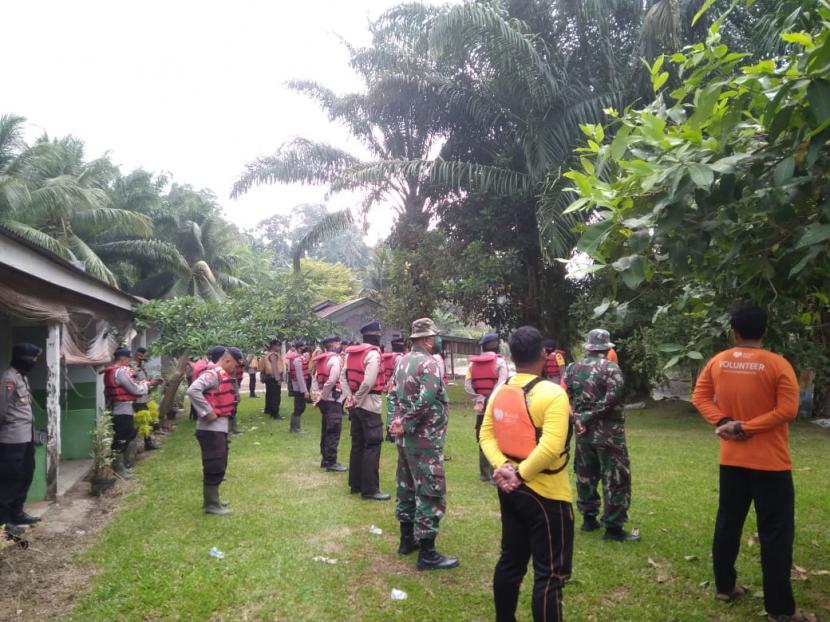 Tim Relawan Rumah Zakat Sumatera Barat melakukan koordinasi dengan BPBD (Badan Penanggulangan Bencana Daerah) Kota Padang dalam rangka menindak lanjuti rencana awal tim relawan Rumah Zakat sumbar untuk membantu BPBD dan instansi terkait dalam penjagaan perbatasan dan akses masuk menuju kota Padang, Rabu (15/4).