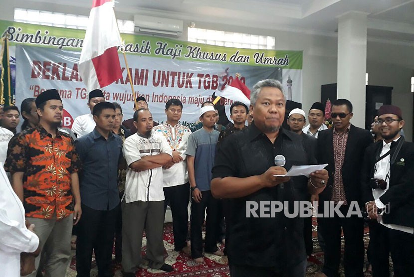 Tim Relawan TGBest Jawa Barat menyatakan dukungan kepada Gubernur NTB TGH Muhammad Zainul Majdi atau Tuan Guru Bajang (TGB) untuk maju dalam Pilpres 2019 di Bandung, Jawa Barat, Jumat (16/3).