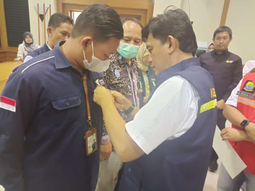 Tim Respon Darurat Kesehatan (RDK) Layanan Kesehatan Cuma-Cuma (LKC) Dompet Dhuafa raih penghargaan dari Pusat Krisis Kesehatan Kementerian Kesehatan Republik Indonesia dalam acara Debriefing Pascatanggap Darurat Bencana Gempa Bumi Cianjur dan Pemberian Penghargaan pada Relawan Kesehatan.