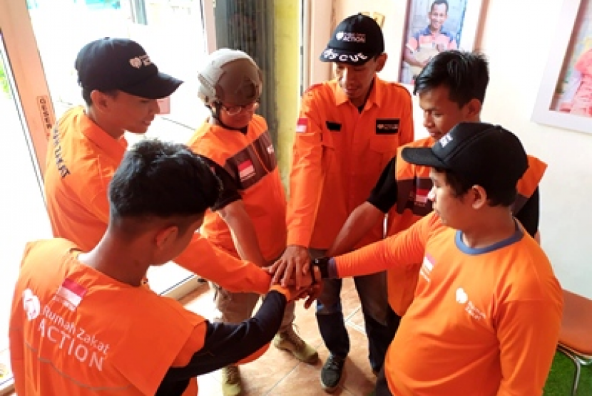 Tim Rumah Zakat bantu tangani karhutla di Sampit.