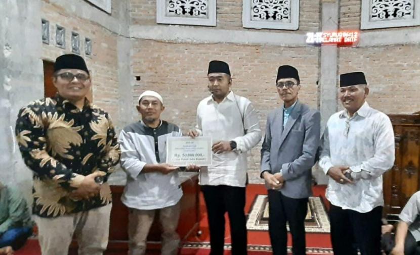 Tim Safari Ramadan yang dipimpin Wakil Gubernur Sumbar Audy Joinaldy di Masjid Baabunnur, Simalanggang, Payakumbuh, Limapuluh Kota, Jumat (16/4/2022).