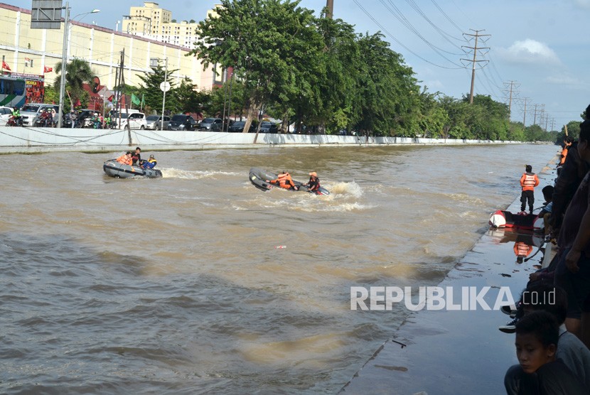 Tim SAR gabungan melakukan pencarian korban tenggelam di Kalimalang, Bekasi, Jawa Barat. (Ilustrasi)