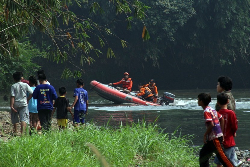 Tim SAR gabungan melakukan pencarian korban tenggelam (ilustrasi).