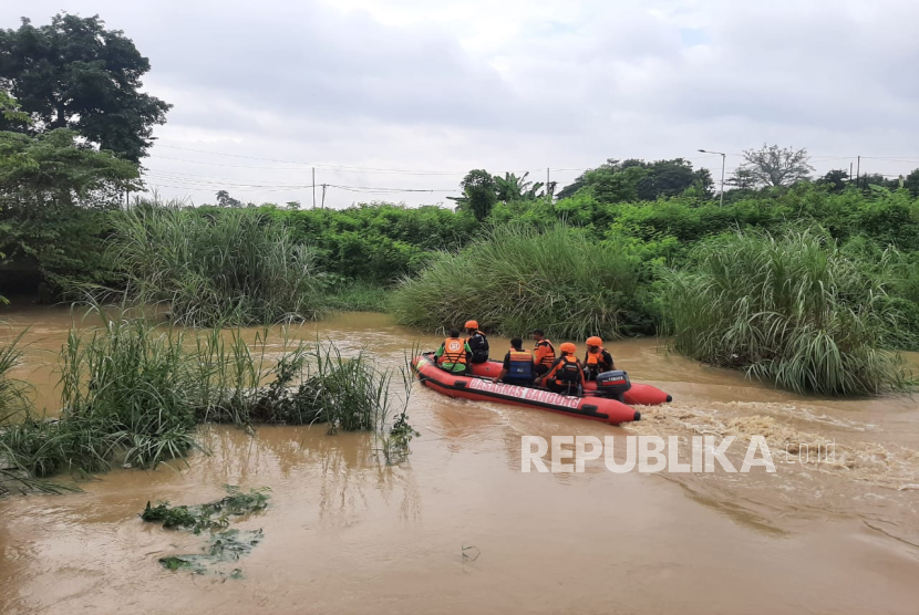 Pencari Rumput Diduga Tenggelam di Sungai Ciberes, Tim SAR Gabungan Lakukan Pencarian